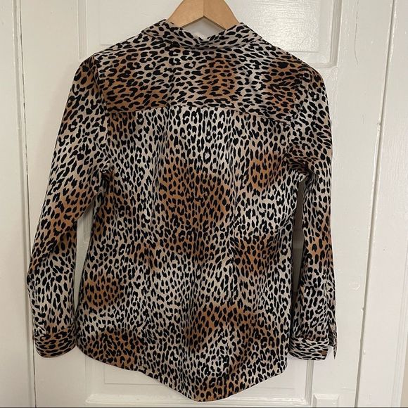 Chico's Leopard Print Long Sleeve Button Down Blouse Size Small (0) - Picture 4 of 9